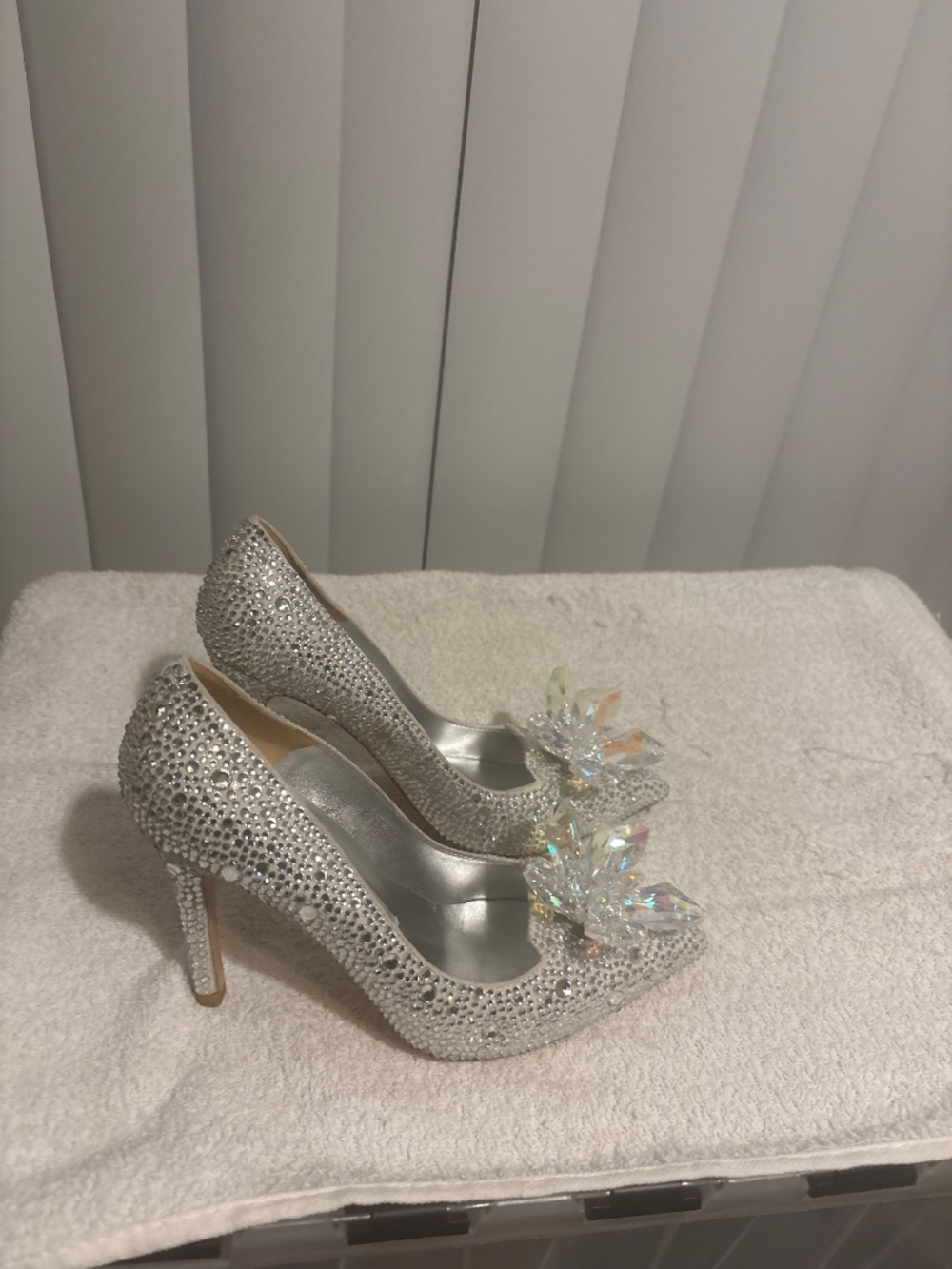 Jimmy Choo Women’s Crystal Covered Pointed Cinderella Toe Pumps US Size 5.5-6 - Picture 5 of 6